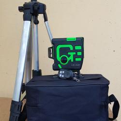 may-can-bang-laser-akuza-12-tia-treo-tuong